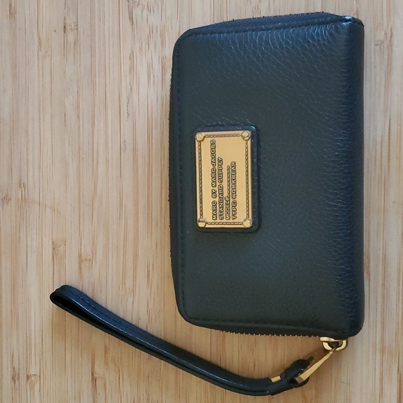 Marc Jacobs Handbags - Marc Jacobs wallet